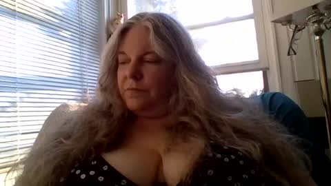 Snapshot of hippysnewhere chatting on June 21, 2026, 10:18 am hippysnewhere online show from June 21, 2026, 10:18 am