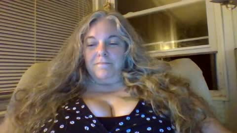 Snapshot of hippysnewhere chatting on June 27, 2026, 7:02 am hippysnewhere online show from June 27, 2026, 7:02 am