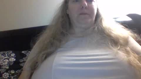 Snapshot of hippysnewhere chatting on July 10, 2026, 8:50 am hippysnewhere online show from July 10, 2026, 8:50 am