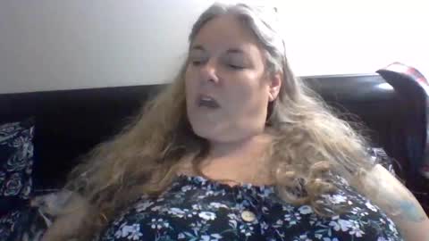 Snapshot of hippysnewhere chatting on July 14, 2026, 9:03 am hippysnewhere online show from July 14, 2026, 9:03 am