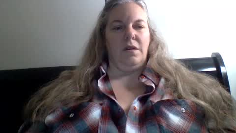 Snapshot of hippysnewhere chatting on July 17, 2026, 8:43 am hippysnewhere online show from July 17, 2026, 8:43 am