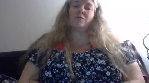 Snapshot of hippysnewhere chatting on July 23, 2026, 9:18 am hippysnewhere online show from July 23, 2026, 9:18 am