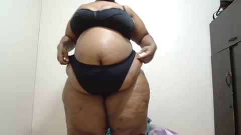 Snapshot of hips2sexy chatting on February 17, 2025, 8:26 pm hips2sexy online show from February 17, 2025, 8:26 pm