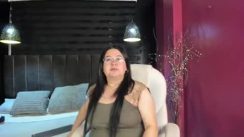 Hirenne  online show from October 18, 2025, 7:20 am