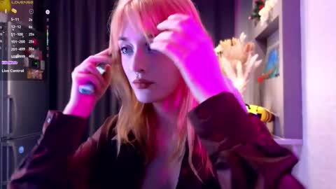 Snapshot of hisoka__akerley chatting on September 17, 2025, 5:25 pm Ella online show from September 17, 2025, 5:25 pm