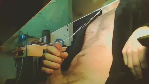 Snapshot of hockeybrad92 chatting on January 31, 2025, 10:31 am Hairy Hockey Player 92 online show from January 31, 2025, 10:31 am