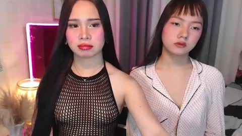 hoelymolly online show from March 9, 2026, 5:17 pm