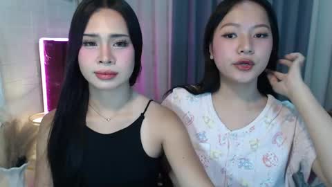 hoelymolly online show from April 14, 2026, 7:09 pm