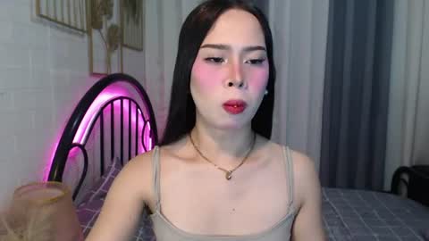 Snapshot of hoelymolly chatting on July 1, 2026, 6:18 pm hoelymolly online show from July 1, 2026, 6:18 pm