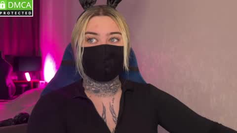 Snapshot of hoffmanite chatting on April 1, 2026, 9:21 am hoffmanite online show from April 1, 2026, 9:21 am