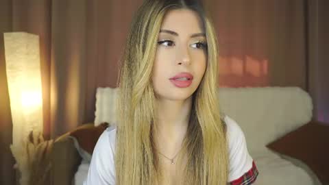 Snapshot of holayoula chatting on June 23, 2026, 8:01 am Moni Monica online show from June 23, 2026, 8:01 am