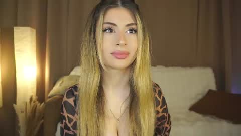 Snapshot of holayoula chatting on July 5, 2026, 8:10 am Moni Monica online show from July 5, 2026, 8:10 am