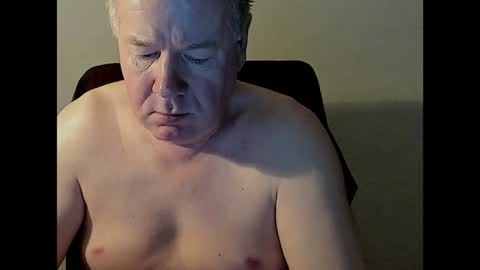 Snapshot of holgerhb53 chatting on February 5, 2025, 8:21 am Holger online show from February 5, 2025, 8:21 am