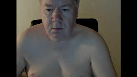 Snapshot of holgerhb53 chatting on September 16, 2025, 3:51 am Holger online show from September 16, 2025, 3:51 am
