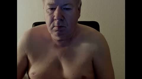Snapshot of holgerhb53 chatting on September 17, 2025, 2:02 am Holger online show from September 17, 2025, 2:02 am