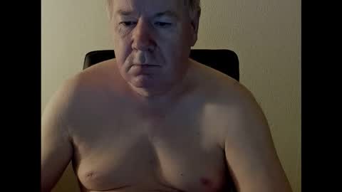 Snapshot of holgerhb53 chatting on September 28, 2025, 3:12 am Holger online show from September 28, 2025, 3:12 am