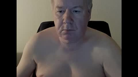 Snapshot of holgerhb53 chatting on September 28, 2025, 3:17 pm Holger online show from September 28, 2025, 3:17 pm