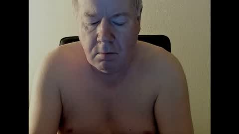 Snapshot of holgerhb53 chatting on October 1, 2025, 1:11 am Holger online show from October 1, 2025, 1:11 am