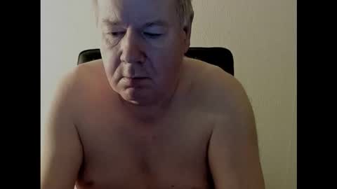 Snapshot of holgerhb53 chatting on October 2, 2025, 1:56 am Holger online show from October 2, 2025, 1:56 am