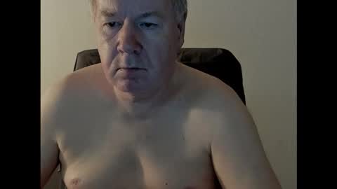 Snapshot of holgerhb53 chatting on October 2, 2025, 2:02 pm Holger online show from October 2, 2025, 2:02 pm