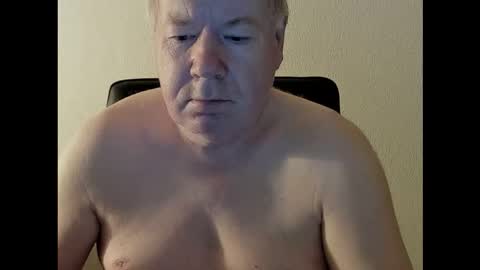 Snapshot of holgerhb53 chatting on October 7, 2025, 3:25 am Holger online show from October 7, 2025, 3:25 am