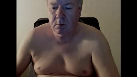 Snapshot of holgerhb53 chatting on October 7, 2025, 3:31 pm Holger online show from October 7, 2025, 3:31 pm