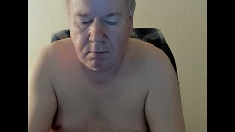 Snapshot of holgerhb53 chatting on October 10, 2025, 3:11 pm Holger online show from October 10, 2025, 3:11 pm