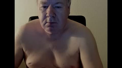 Snapshot of holgerhb53 chatting on October 12, 2025, 3:27 am Holger online show from October 12, 2025, 3:27 am