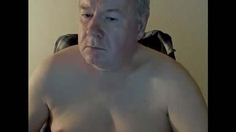 Snapshot of holgerhb53 chatting on October 12, 2025, 3:33 pm Holger online show from October 12, 2025, 3:33 pm