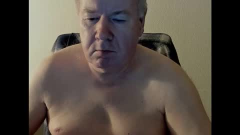 Snapshot of holgerhb53 chatting on October 13, 2025, 4:07 pm Holger online show from October 13, 2025, 4:07 pm