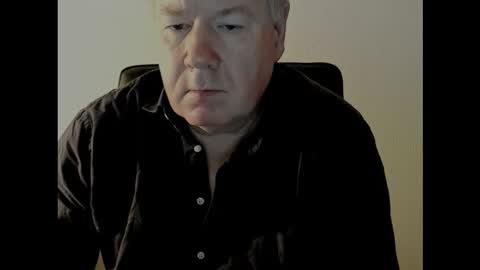 Snapshot of holgerhb53 chatting on October 17, 2025, 2:41 pm Holger online show from October 17, 2025, 2:41 pm