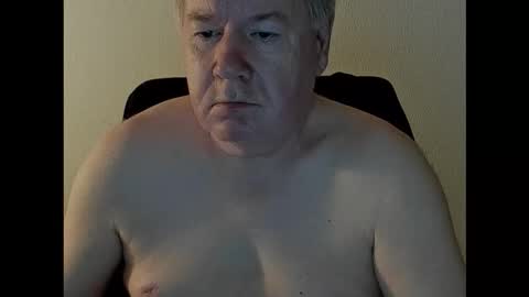 Snapshot of holgerhb53 chatting on October 18, 2025, 2:51 pm Holger online show from October 18, 2025, 2:51 pm