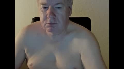 Snapshot of holgerhb53 chatting on October 19, 2025, 2:56 am Holger online show from October 19, 2025, 2:56 am