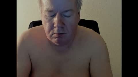 Snapshot of holgerhb53 chatting on October 19, 2025, 3:01 pm Holger online show from October 19, 2025, 3:01 pm