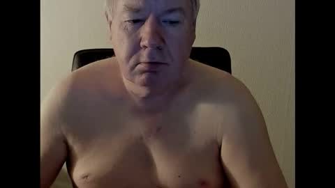Snapshot of holgerhb53 chatting on October 22, 2025, 1:39 am Holger online show from October 22, 2025, 1:39 am