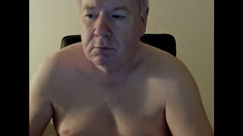 Snapshot of holgerhb53 chatting on October 24, 2025, 3:03 am Holger online show from October 24, 2025, 3:03 am