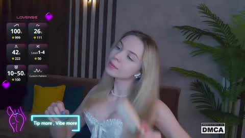 Snapshot of holl1would chatting on February 15, 2025, 8:11 pm My social media links subscribe to support me online show from February 15, 2025, 8:11 pm