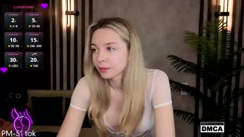 Snapshot of holl1would chatting on April 20, 2026, 7:48 pm My social media links subscribe to support me online show from April 20, 2026, 7:48 pm