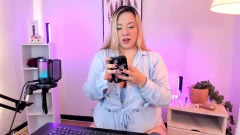 Hollie online show from March 20, 2026, 11:59 am