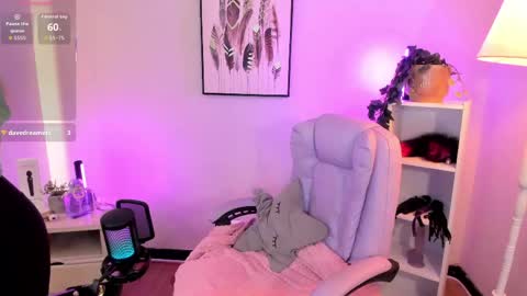 Hollie online show from April 16, 2026, 12:06 pm