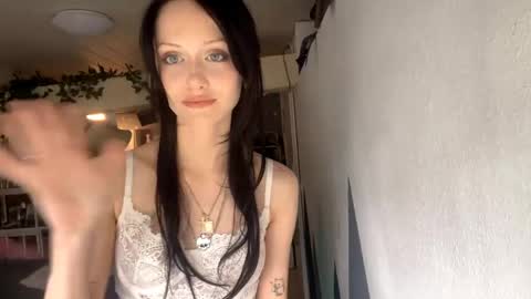 Snapshot of holliedavine chatting on June 7, 2026, 3:38 pm Ava online show from June 7, 2026, 3:38 pm