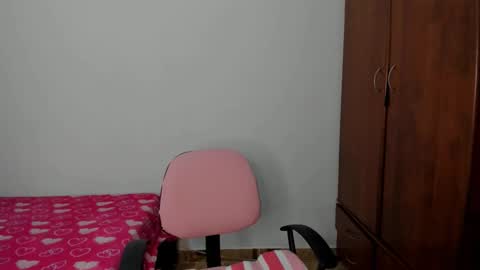 Snapshot of holly0550 chatting on October 17, 2025, 3:58 pm holly... online show from October 17, 2025, 3:58 pm