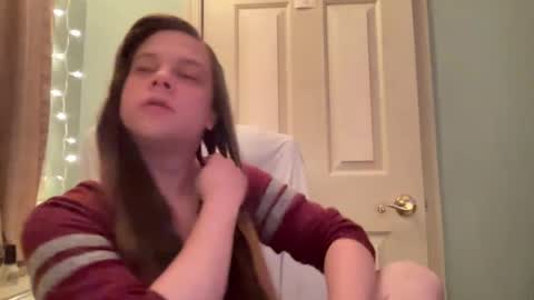 Snapshot of holly23hopefull chatting on December 29, 2024, 6:45 am Hollys Drive threw Side Of CB. online show from December 29, 2024, 6:45 am