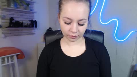 Snapshot of holly_bb95 chatting on December 31, 2024, 7:10 am Holly online show from December 31, 2024, 7:10 am