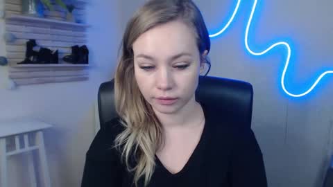 Snapshot of holly_bb95 chatting on January 2, 2025, 10:16 am Holly online show from January 2, 2025, 10:16 am
