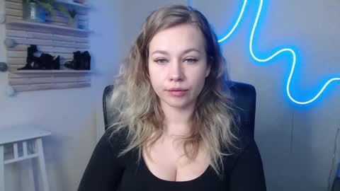 Snapshot of holly_bb95 chatting on January 7, 2025, 4:29 am Holly online show from January 7, 2025, 4:29 am