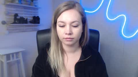 Snapshot of holly_bb95 chatting on January 8, 2025, 10:26 am Holly online show from January 8, 2025, 10:26 am