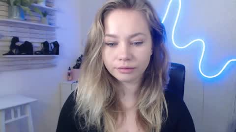 Snapshot of holly_bb95 chatting on January 29, 2025, 2:30 am Holly online show from January 29, 2025, 2:30 am