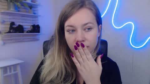 Snapshot of holly_bb95 chatting on February 5, 2025, 9:15 am Holly online show from February 5, 2025, 9:15 am