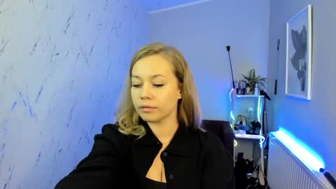 Snapshot of holly_bb95 chatting on September 29, 2025, 5:07 pm Holly online show from September 29, 2025, 5:07 pm